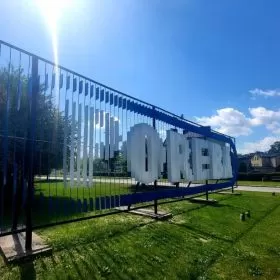 Budzi zachwyt! Zobacz jak zmieniła się „pamiątka” Poręby