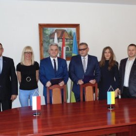 Porębscy radni stanęli w obronie samorządu miasta Winniki (1)