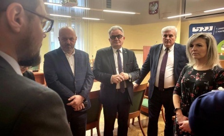 Burmistrz podpisał list intencyjny w sprawie OZE (3)