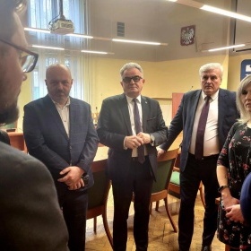 Burmistrz podpisał list intencyjny w sprawie OZE (3)