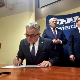 Burmistrz podpisał list intencyjny w sprawie OZE (2)