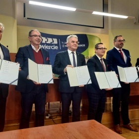 Burmistrz podpisał list intencyjny w sprawie OZE (1)