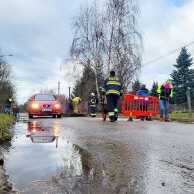 Strażacy interweniowali przy ul. Rzecznej.  (3)