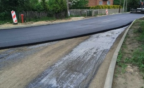 Na ul. Roździeńskiego jest już nowy asfalt (5)